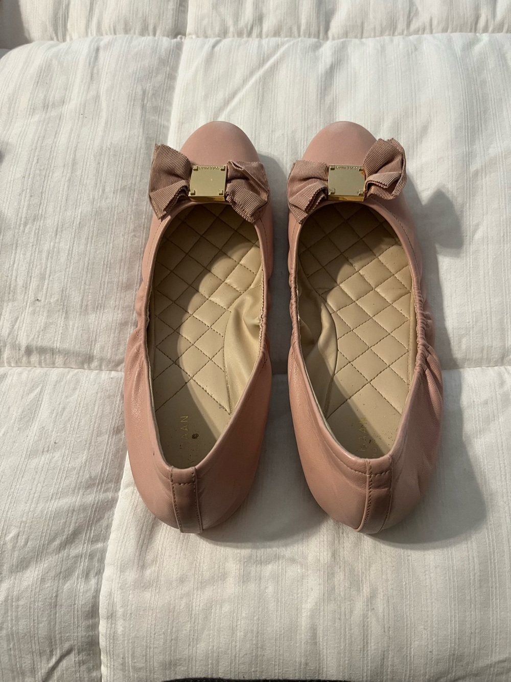 Women’s Pink Bow Ballet Flats
Cole Hann leather flat shoes
Great condition